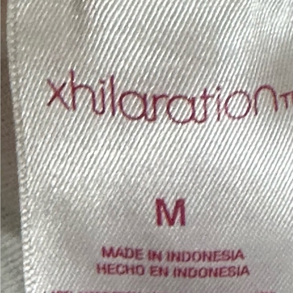 Xhilaration sz med swim suit in a stripe From the front it looks like a 2 piece - Picture 11 of 12